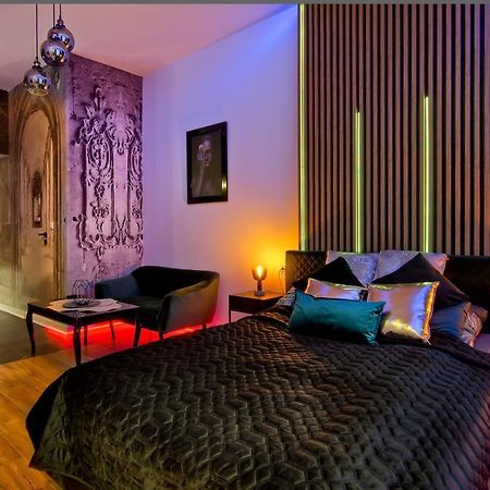 Apartament Czarny Z Jacuzzi Krakau Exterior foto