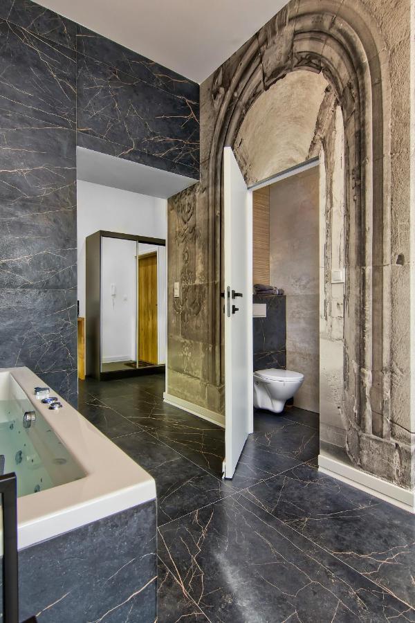 Apartament Czarny Z Jacuzzi Krakau Exterior foto