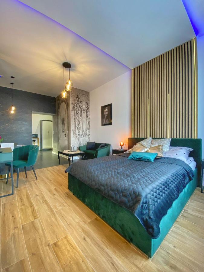 Apartament Czarny Z Jacuzzi Krakau Exterior foto