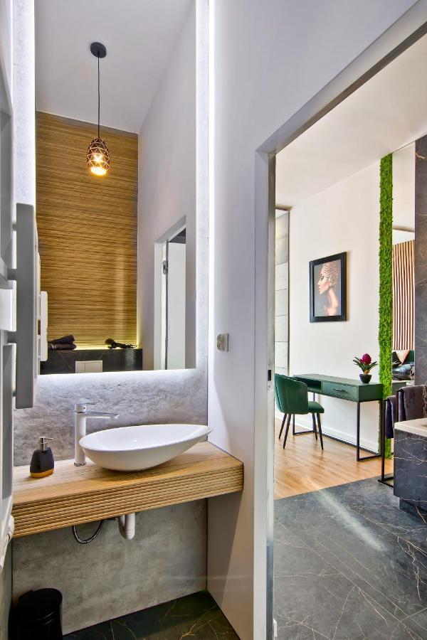 Apartament Czarny Z Jacuzzi Krakau Exterior foto
