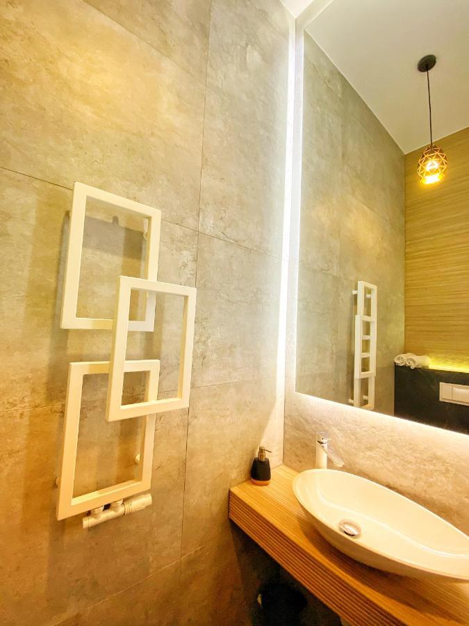 Apartament Czarny Z Jacuzzi Krakau Exterior foto