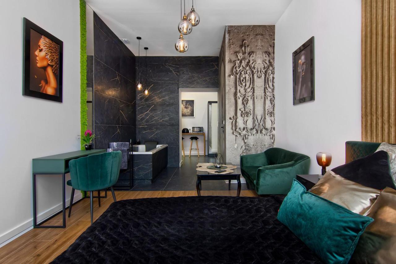 Apartament Czarny Z Jacuzzi Krakau Exterior foto