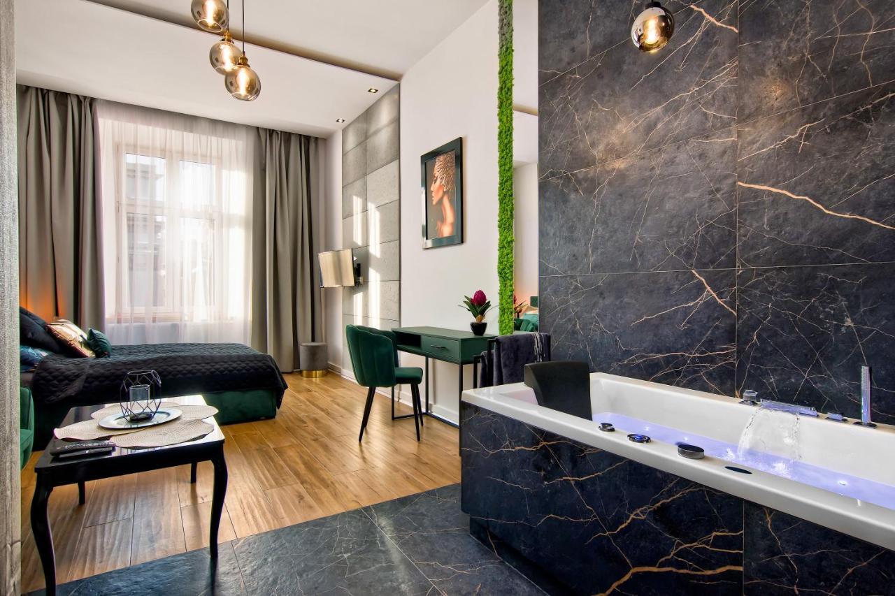 Apartament Czarny Z Jacuzzi Krakau Exterior foto