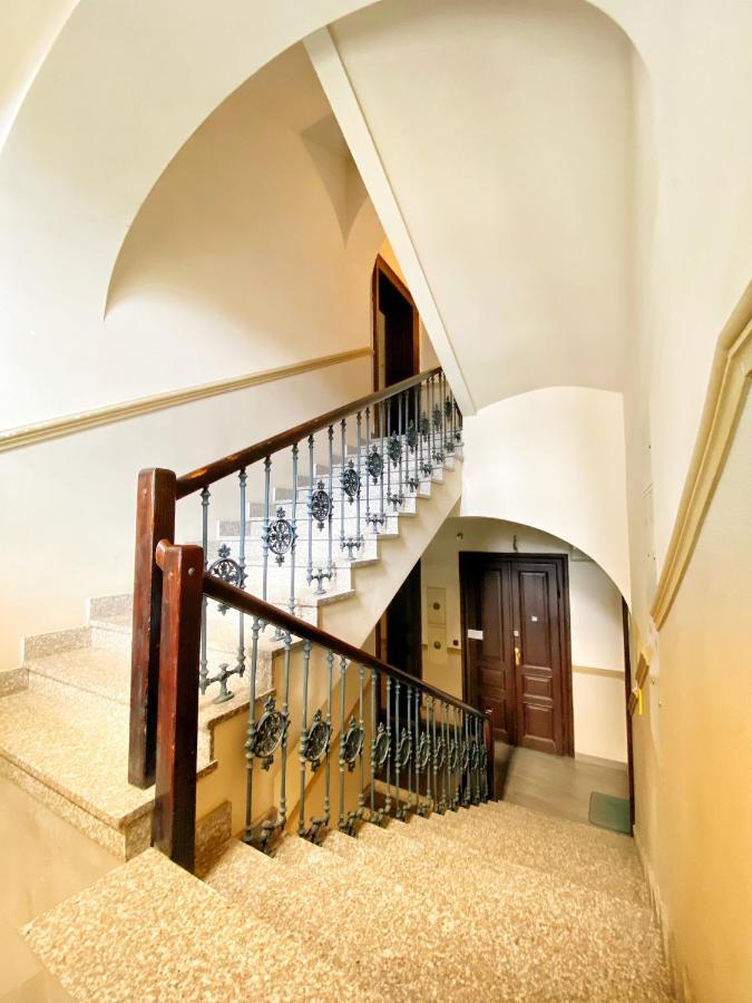 Apartament Czarny Z Jacuzzi Krakau Exterior foto